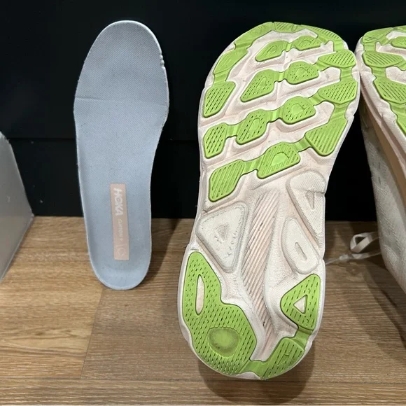 HOKA One One Clifton 9 women’s size 9 - Picture 8 of 11